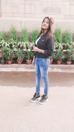 Low Price Call Girl Anshika Noida Sector 50